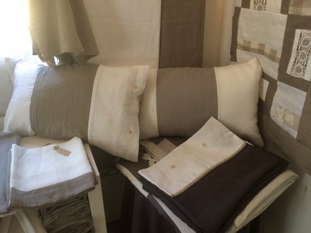 Cotton textiles cottage style.\\n\\n2016-07-27 11:53 PM